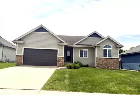901 13th St SE, Bondurant, IA 50035