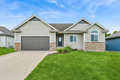 901 13th St SE, Bondurant, IA 50035