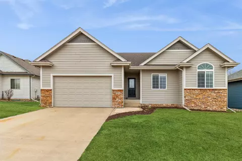901 13th St SE, Bondurant, IA 50035