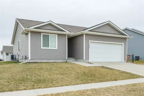 3306 Linden Dr SW, Bondurant, IA 50035