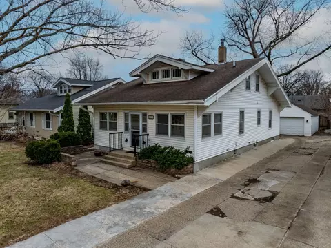 3306 School St, Des Moines, IA 50311