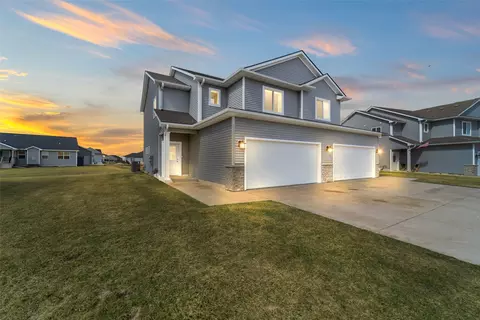 900 Kinney Cir NE, Bondurant, IA 50035