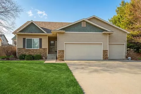 2945 Windsor Dr, Norwalk, IA 50211