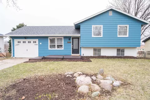 4715 Devlin Dr, Norwalk, IA 50211