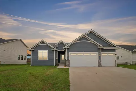 45 NW Alderleaf Dr, Waukee, IA 50263