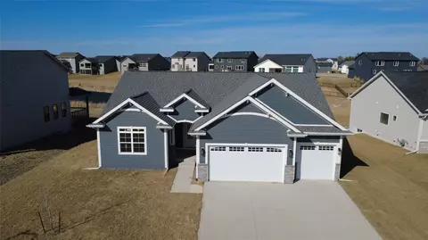 45 NW Alderleaf Dr, Waukee, IA 50263