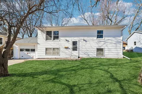 307 W 15th St N, Newton, IA 50208
