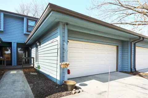 6184 Terrace Dr #8, Johnston, IA 50131