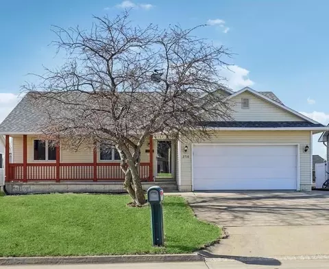 2716 River Ridge Rd, Des Moines, IA 50320