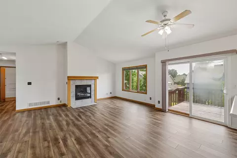 2716 River Ridge Rd, Des Moines, IA 50320
