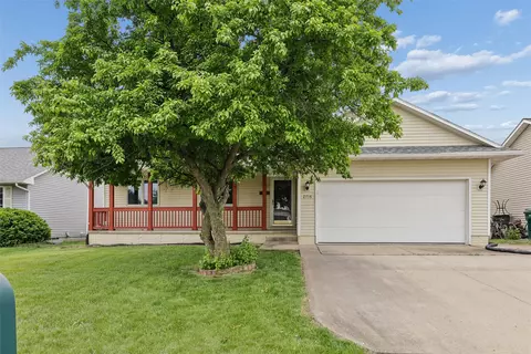 2716 River Ridge Rd, Des Moines, IA 50320
