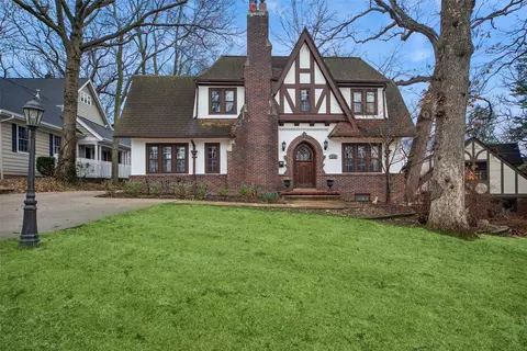 5708 Waterbury Rd, Des Moines, IA 50312