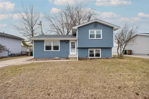 712 NE 9th St, Grimes, IA 50111