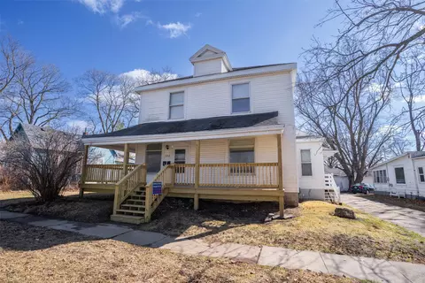 306 W Robinson St, Knoxville, IA 50138