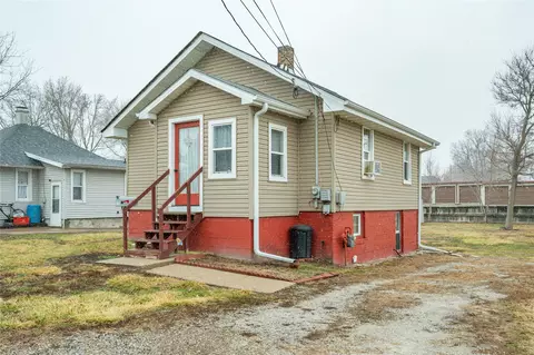 814 N 2nd Ave E, Newton, IA 50208
