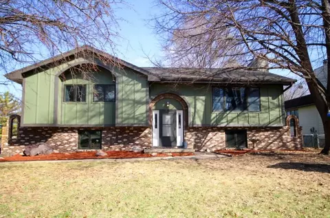 3817 Melanie Cir, Urbandale, IA 50322