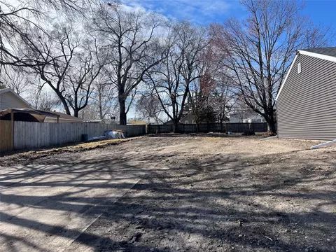 1310 E 25th Ct, Des Moines, IA 50317