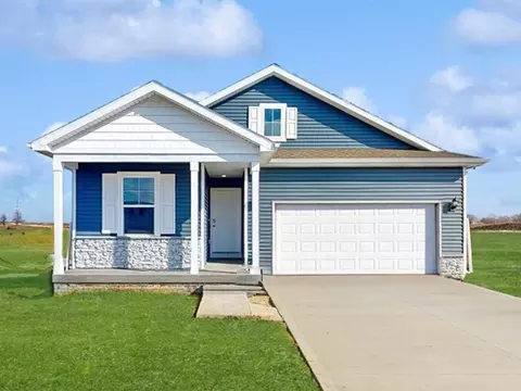 5723 152nd St, Urbandale, IA 50111