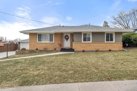 3007 E 26th St, Des Moines, IA 50317