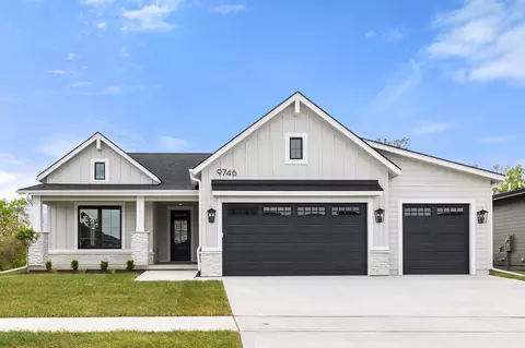 9746 Watermeadow Cir, Johnston, IA 50131