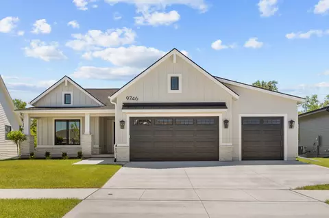 9746 Watermeadow Cir, Johnston, IA 50131