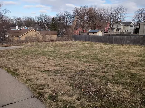 902 31st St, Des Moines, IA 50312