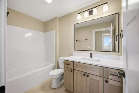 Bath - 2607 Ponte Pl, Adel, IA 50003 photo 4 of 4