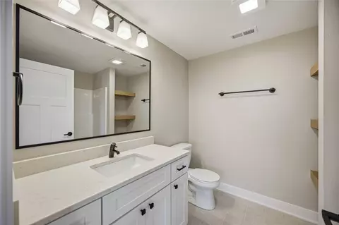 Bath - 2607 Ponte Pl, Adel, IA 50003 photo 3 of 4