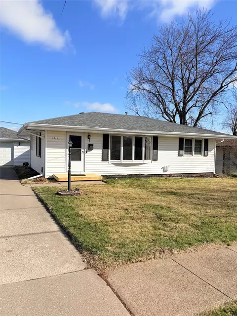 2718 E Tiffin Ave, Des Moines, IA 50317