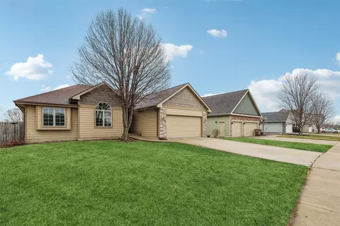 511 Mallard Pointe Dr NW, Bondurant, IA 50035