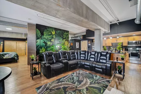 119 4th St #103, Des Moines, IA 50309