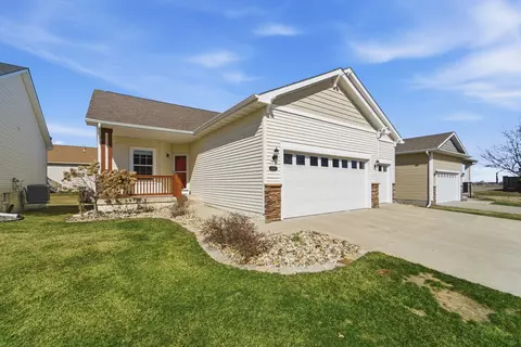 13007 Alpine Dr, Urbandale, IA 50323