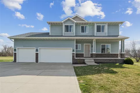 260 SE Dorr Ct, Pleasant Hill, IA 50327