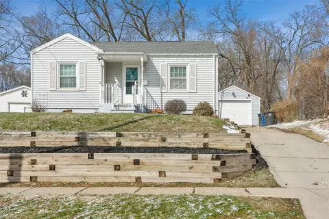 5733 College Ave, Des Moines, IA 50310