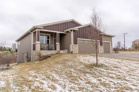 853 S Brookings Ct, West Des Moines, IA 50266