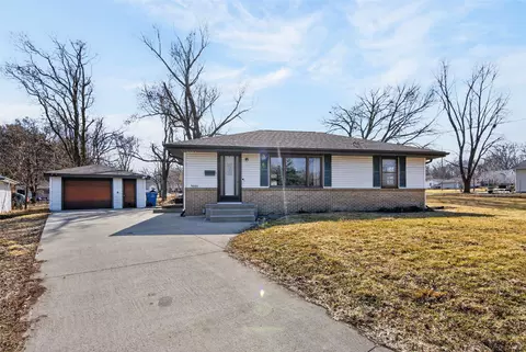3001 Roblang Ct, Des Moines, IA 50317