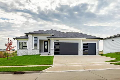 16412 N Valley Dr, Urbandale, IA 50323