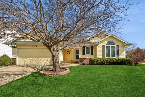 2119 NW 147th St, Clive, IA 50325