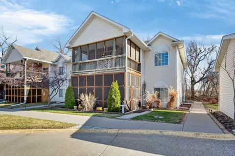 2461 Patricia Dr #BLDG E, Urbandale, IA 50322