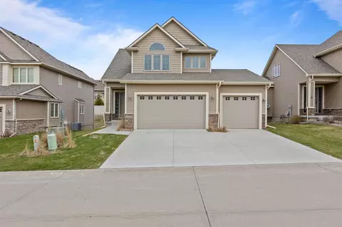 14029 Ridgemont Dr, Urbandale, IA 50323