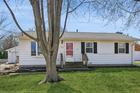 2113 Boyd St, Des Moines, IA 50317