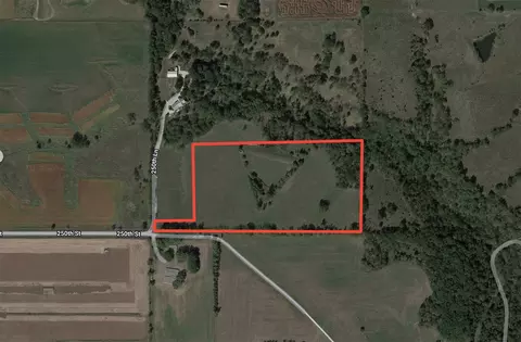 2571 250th Ln, Winterset, IA 50273
