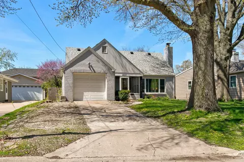 4210 Wakonda Pkwy, Des Moines, IA 50315