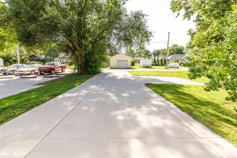 Exterior - 209 S Kellogg St, Ames, IA 50010 photo 6 of 7