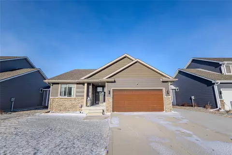 904 NW Sienna Dr, Grimes, IA 50111
