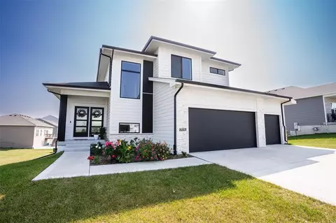 3217 Lakeview Dr SE, Altoona, IA 50009