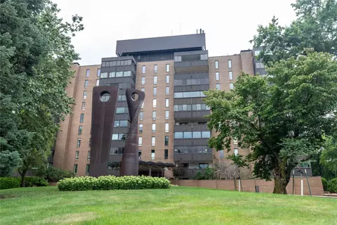 3131 Fleur Dr #506, Des Moines, IA 50321