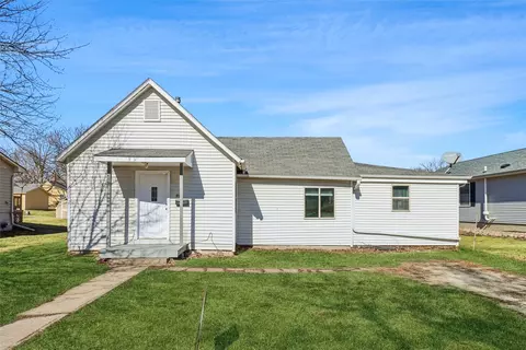 415 E Buchanan St, Winterset, IA 50273