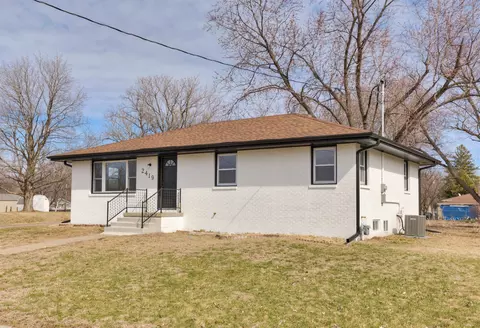 2419 E 23rd St, Des Moines, IA 50317