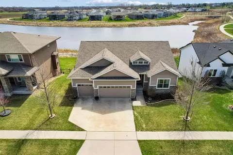 9518 Rushbrook Dr, Johnston, IA 50131